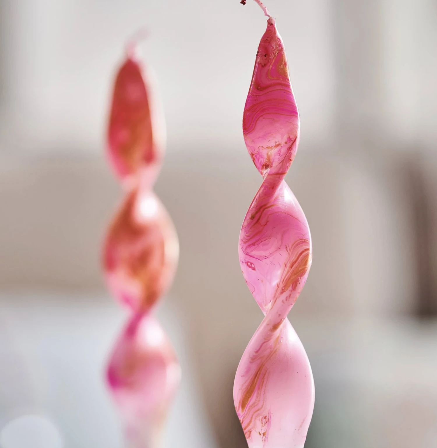 Pink Stories Dip Dye Marble Pink And Gold Curly Dinner Candles 5 Pink Stories Dip Dye Marble Pink And Gold Curly Dinner Candles